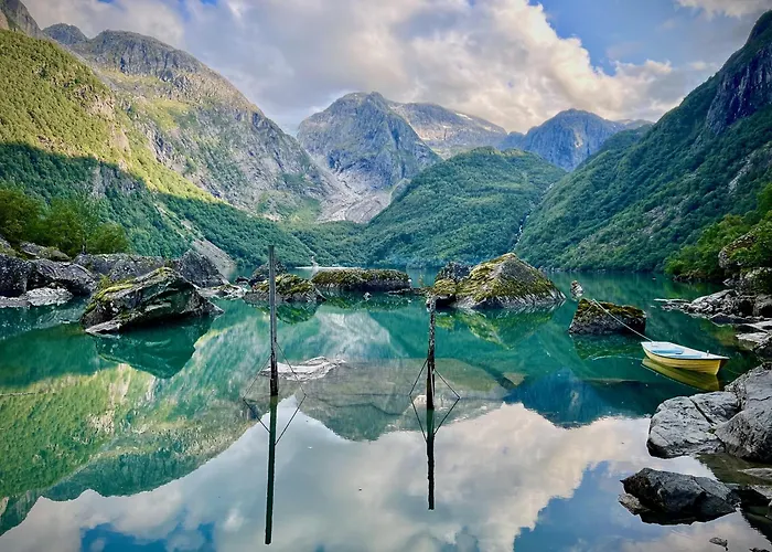 Hardangerfjord View - Luxury Fjord-Side Holiday Home