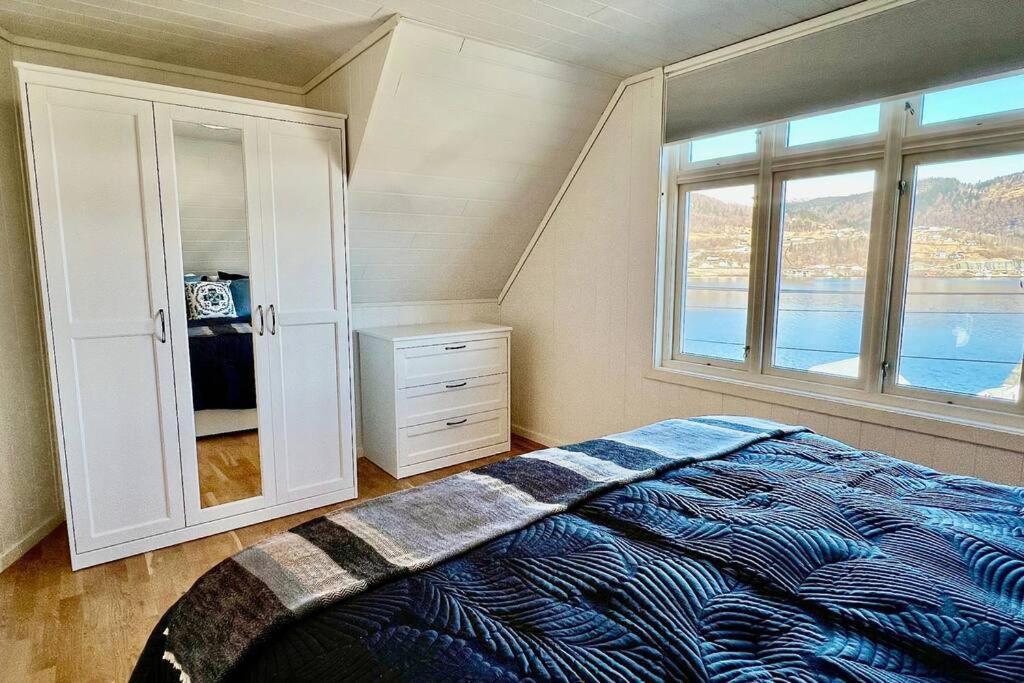Hardangerfjord View - Luxury Fjord-side Holiday home *