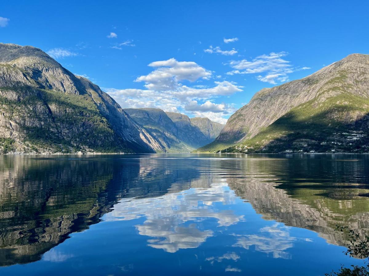 Hardangerfjord View - Luxury Fjord-side Holiday home Oystese