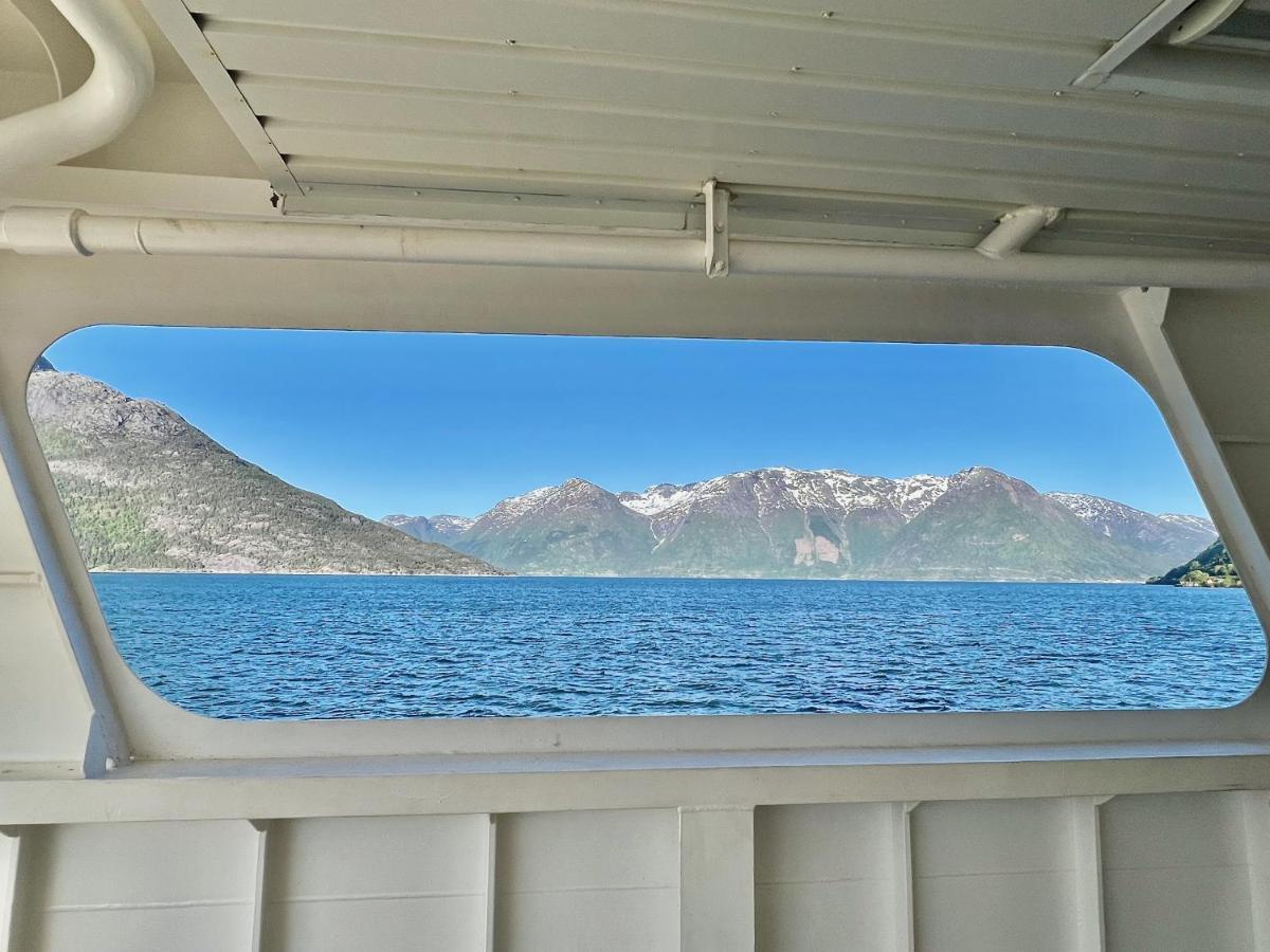 Hardangerfjord View - Luxury Fjord-side Holiday home