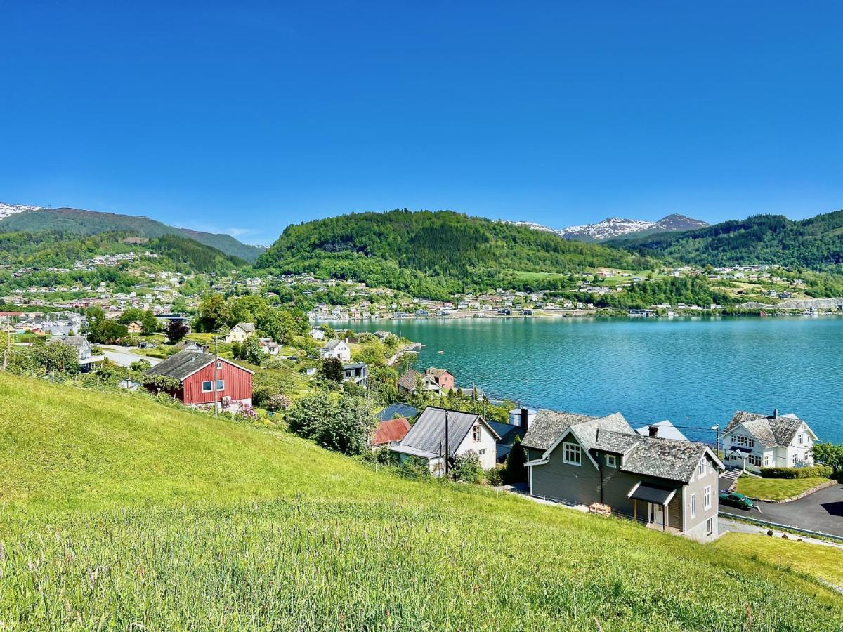 Hardangerfjord View - Luxury Fjord-side Holiday home *