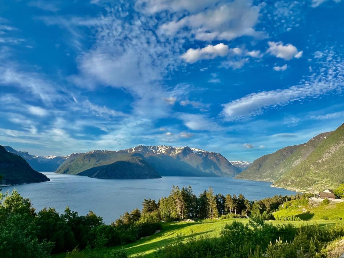 Hardangerfjord View - Luxury Fjord-side
