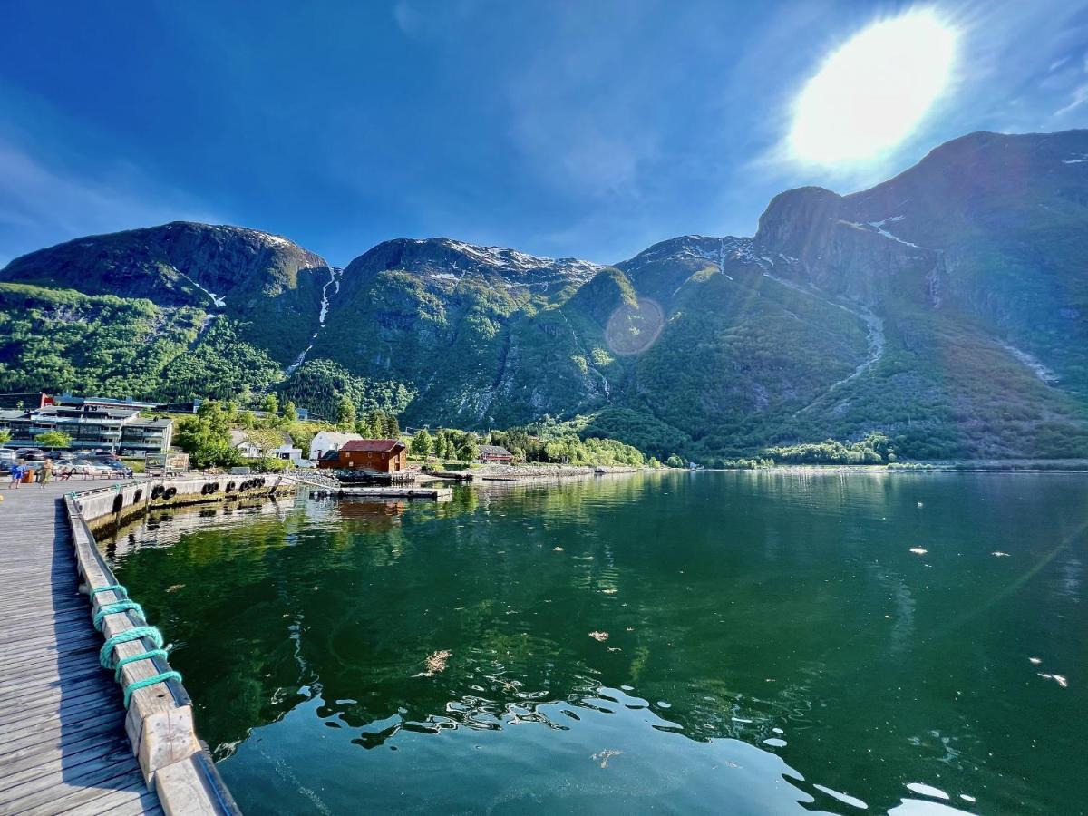 Hardangerfjord View - Luxury Fjord-side Holiday home *