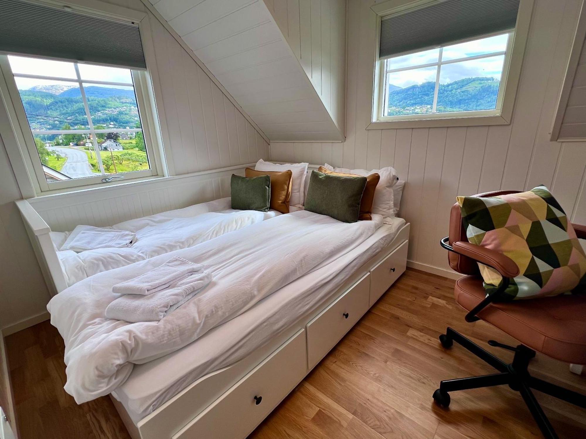 Hardangerfjord View - Luxury Fjord-side Holiday home *