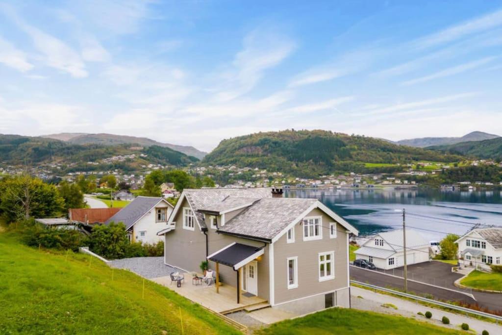Holiday home Hardangerfjord View - Luxury Fjord-side *