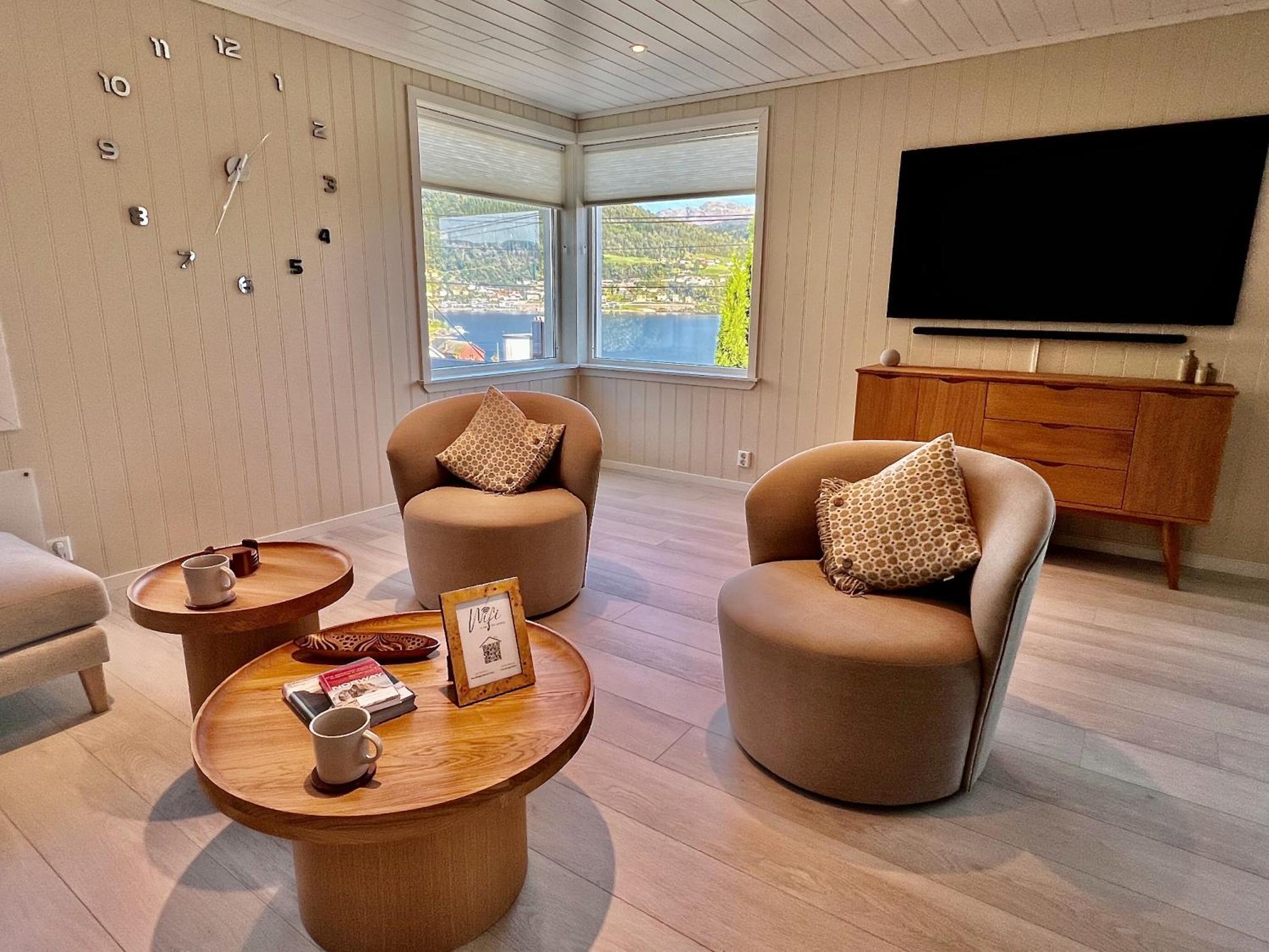 Hardangerfjord View - Luxury Fjord-side Oystese